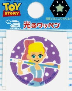 キャラクター 光るワッペン トイ ストーリー ( ボー・ピープ ) ( サイズ 約2.5×2.5cm 1枚入り ) ( アップリケ アイロン 刺繍 かわいい おしゃれ マーク キッズ 子供 こども 男の子 女の子 入園 入学 )( ディズニー )