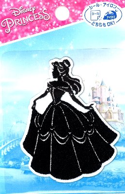 ★現品限りです（廃番になりました）＜今も昔も、キャラクターは人気絶大です！＞ ★サイズがありますので、ご確認ください。※台紙やパッケージは随時変わることがあります ●大きさ　約7×5.5cm 　1枚入り ＜ご注意＞★アイロン接着ワッペンは、裏の説明書通りの温度（方法）で接着すれば 剥がれることはありませんが、説明書とは異なる低温度や高温度で接着された場合は 剥がれてくることがあります。その場合は縫い付けて止めていただくしか方法がありません。 必ず裏の説明書通りの温度（方法）で接着するようにしてください。 　　　 アイロン接着＋シール プリンセス 　 ワッペン・アップリケ・ネームテープ・ひざあて各種”　超大量にあります！