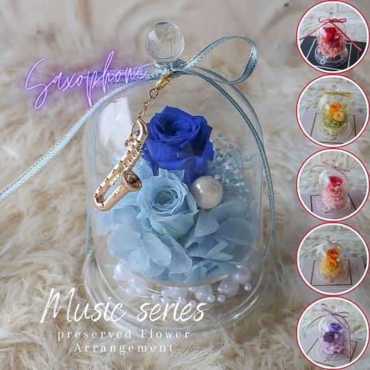 かっこよいサックスのチャーム付きガラスドーム・プリザーブドフラワーアレンジメント Aタイプ又はBタイプからお好きなチャームとお花の色を選んでください。 お誕生日プレゼントに是非ご利用下さい。 花ギフトPistil こんな時にお使いください。 誕生日プレゼント 出産祝い 誕生日祝い 記念日 発表会　母の日 父の日 敬老の日 フラワーギフト 花 ギフト 花ギフト お祝い 誕生日 結婚記念日 還暦 古希 喜寿 米寿 卒寿 白寿 百寿 大還暦 還暦祝い お礼 引越し祝い 結婚祝い 結婚式 新築祝い 開店祝い 開店 オープン 開院祝い 開業祝い 改築祝い 御礼 フラワー ビジネス 法人ギフト 金婚式 銀婚式 花婚式 コンサート 会場装花 ブライダル 御祝 快気祝い お礼 お供え お悔やみ 仏花 仏壇用 供花 入学式 卒業式 卒園式 入園式 退職 成人式 花 造花 アートフラワー シルクフラワー アーティフィシャルフラワー フェイクフラワーフェイクフルーツプリザーブドフラワー プリザ プリフラ　花資材 フラワーアレンジメント フラワーアレンジ 花束 ブーケ リース フラワーリース かわいい髪飾り 髪飾り ヘアーオーナメント ヘッドドレス ヘッドコサージュ