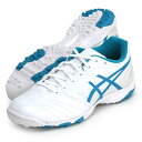 asics ULTREZZA 3 JR GS TF (ウルトレッツァ) ULTREZZA 3のジュニアトレーニングモデル ULTREZZA 3と連動したデザインを採用。 足首周りをULTREZZA CLUB 3と同様の 起毛調のメッシュにすることにより、 やわらかいフィット感を提供。 下方向に向いた起毛により、かかとをやわらかくホールド。 E.V.A.ミッドソールがクッション性を発揮し、 全面ラバーのアウターソールが 人工芝や土でもグリップ性を発揮。 ■素材名 アッパー/人工皮革（合成皮革） アウターソール/ゴム底 インナーソール/ 合成樹脂 (EVA) / 取替式 適合する別売中敷:1104A027 ■サイズ：19.0・20.0-24.5 ■カラー：100 WHITE/LAGOON ■生産国：ベトナム ULTREZZA 3 JR GS (ウルトレッツァ)