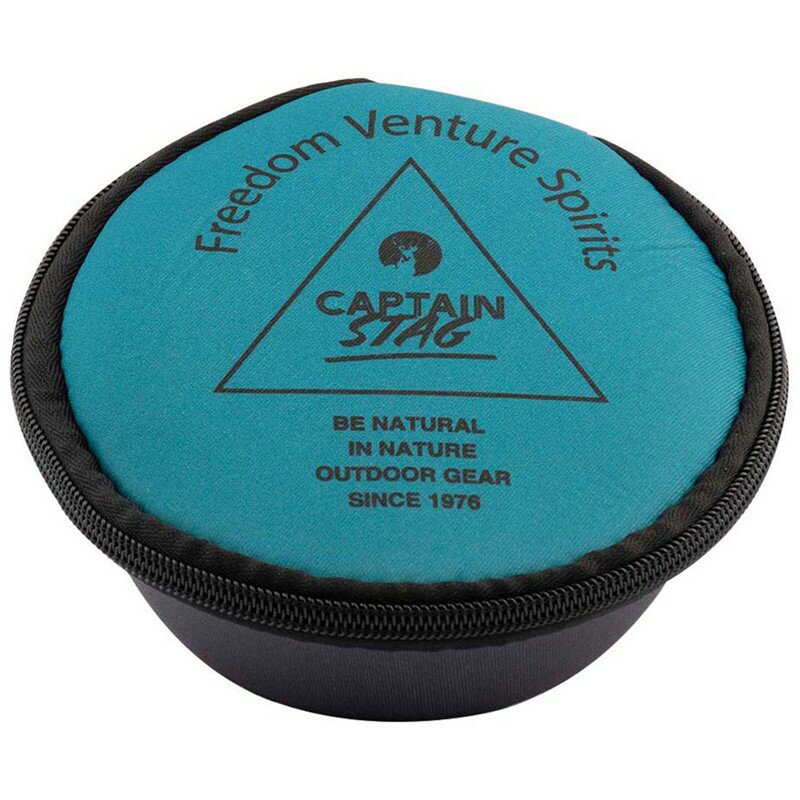 UH－3044シェラカップ調理器用レモン絞りや、ふりかけ、パックスープなどを収納できるメッシュポケット付シェラカップケース。 320サイズのシェラカップを4個程度収納可能。 素材：表地・裏地：ポリエステル、メッシュポケット：ポリエステル、クッション材：合成ゴム サイズ：（約）外径135×高さ70mm 重量：（約）50g 外径120×高さ45mm、容量320mm程度のシェラカップ4個程度を収納できます。 ※形状などにより収納できない場合がございます。 原産国：中国