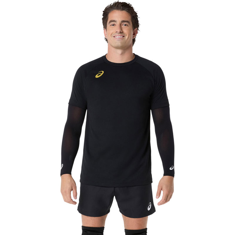 ・背面プリントTシャツ・スタンダードフィット・リサイクルポリエステル素材を採用・シャツイン仕様 生産国:Vietnam カラー:(001)パフォーマンスブ