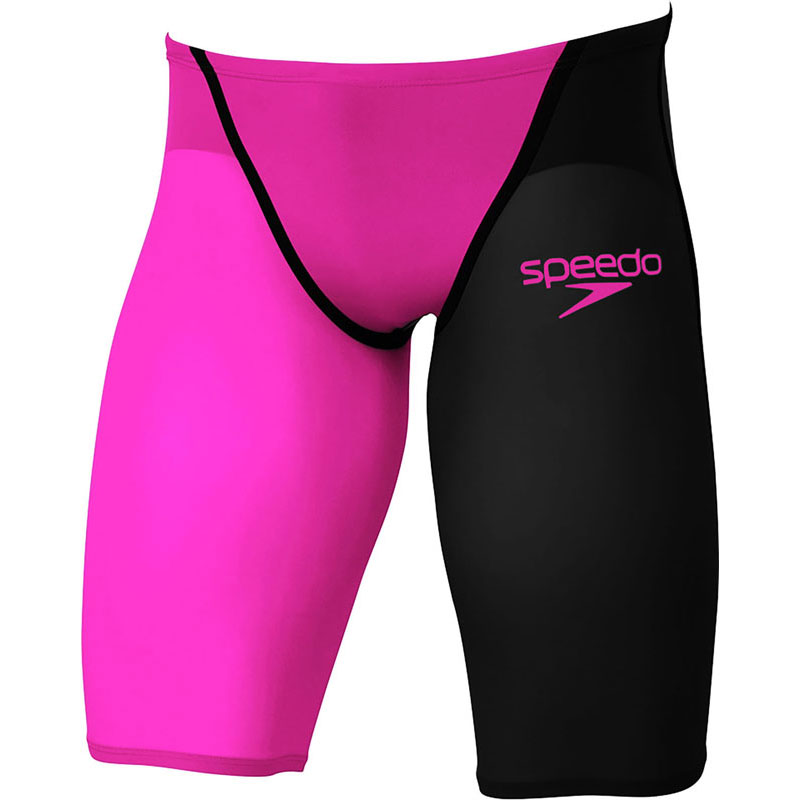 WORLD AQUATICS承認モデル。 トップの競泳シーンで戦うスイマーのために開発されたモデルのメンズジャマーです。 縦横の動きに追随し、様々な泳法に対応する素材「LZRPurePulse(レーザー・ピュア・パルス)」を採用。 薄さ約0.3mmと薄手で身体によりフィットし、様々な動きをサポートします。 軽量なので水中での重みも感じにくいのが特徴です。 Vハギと両サイドの縫い目は肌面をフラットに仕上げるスマートシーム仕様。 通常縫製仕様よりも凹凸がないため、ストリームラインが取りやすく、パフォーマンスと快適性を重視。 さらにコア腰回りを圧着仕様にし、股上を深くすることで体幹が締まり、水泳時の体幹安定性の向上にも期待が持てます。 膝上までのレッグ丈(4分丈)。 ※「FINA承認」は「WORLD AQUATICS承認」へ名称が変更となりました。 ※「FINA承認」マークでも大会の出場は可能です。 ※「FINA承認」マークの商品が届く場合がございます。 仕様:Fastskinシリーズ 素材・材質:LZR Pure Pulse(ナイロン65%、ポリウレタン35%) 原産国:中国/日本 サイズチャート:3S:身長150-160cm、ウエスト63-69cm、SS:身長155-165cm、ウエスト67-73cm、S:身長160-170cm、ウエスト71-77cm、M:身長165-175cm、ウエスト75-81cm、L:身長170-180cm、ウエスト79-85cm、O:身長175-185cm、ウエスト83-89cm カラー:EKエクスタティック×ブラック 性別:メンズ