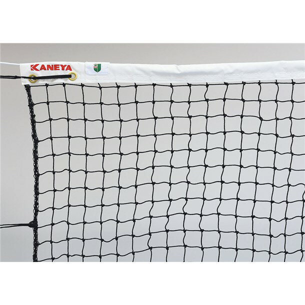 日本ソフトテニス連盟公認ネット。 広口ネットバッグ付き。 材質：ネット / ポリエチレン、白帯 / 防汚ターポリン サイズ：幅 1.07 m×長さ 12.65 m ネット太さ： 440 T /45 本 上部コード：被覆スチール 結節：有 梱包サイズ： 80 × 20 × 20 cm