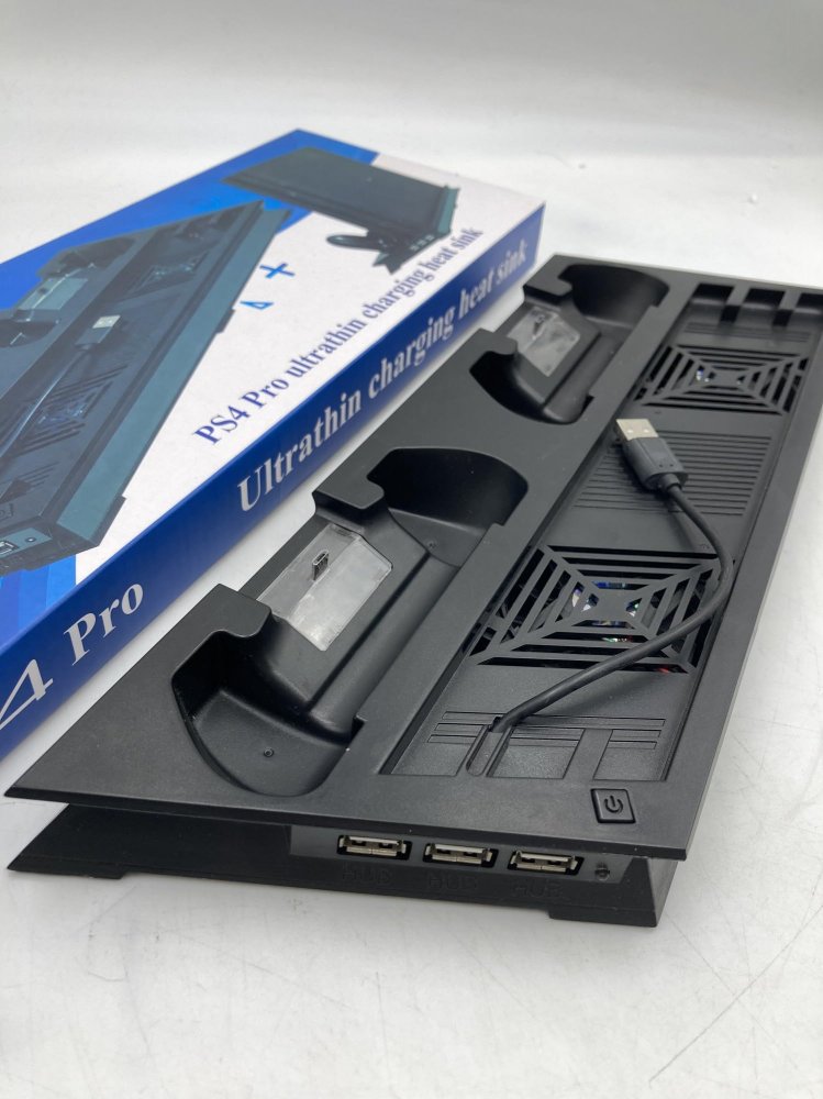 【中古】TechRise PS4 Proスタンド 2台充電 冷却ファン USB3ポート CUH-7000専用 [video game]