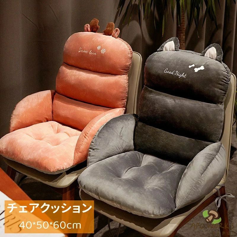 商品説明 商品内容 クッション 素材 PP綿、ポリエステルなど 生産国 中国 サイズ 約40*50*60cm ※平置き採寸になります。実際のサイズとは誤差が出る場合がございますので、参考サイズとしてご覧ください。 注意書き ※商品写真は、できる限り現品を再現するように画像処理などの補正を行っておりますが、ご利用のモニターや環境により差異が生じます。予めご了承ください。 ※生地の特性上、多少ニオイがある場合がございますが、日陰干しで数日干していただくか、あるいは数回ご使用していただく間に、 ニオイは気にならなくなります。 ※上記の数値は、実測によるものです。多少の誤差はご容赦ください。 ※仕様は予告なく変更される場合があります。（ご使用に差し支えない程度）