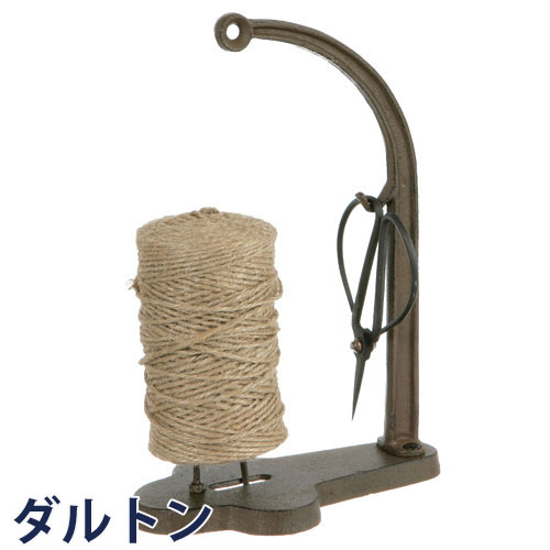 ウールヤーンストリング ホルダー アンティークブラックDULTON STRING HOLDER ANTIQUE BLACKダルトン商品詳細サイズH250×177×102(mm)付属品ハサミ、麻紐（約100cm）備考こちらの製品は、アンティークの雰囲気を出す為の仕上げ、（色ムラ・塗装はがれ等）が施されております。塗装の風合いに多少の個体差があります。また設置面に、「サビ」が色移りする場合がございます。製品の特性としてご理解下さい。ご注意ダルトンの商品は、製造時及び長距離輸送時において発生した塗装ムラ・塗装落ち・若干の歪み・小キズ・プラスチックの白化等がみられることがございます。お届け商品に上記のような状態がみられた場合でも、通常のご使用に支障がない程度であれば返品・交換の対象とならない場合がございます。以上は輸入商品の特性として予めご理解いただいた上でのご購入をお願いいたします。ご注文前にご確認下さい初めてお買い物をされるお客様はこちらをご覧下さい。こちらの商品は通常2〜3営業日での発送となります。※お支払い方法に銀行振込・郵便振込・コンビニ決済・ペイジーをご指定の場合は、ご入金確認後の発送手配となります。※やむを得ず在庫切れとなる場合もございます。予めご了承下さいませ。DULTON STRING HOLDER ANTIQUE BLACKダルトン