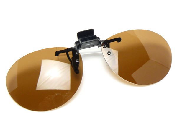 【送料無料メール便】偏光サングラス クリップオン 跳ね上げ 高性能 偏光度 99 UVカット 偏光レンズ メガネにつける 釣り ドライブ 前掛け S-Mサイズ 小さいめ丸型 ブラウン偏光 オーバル