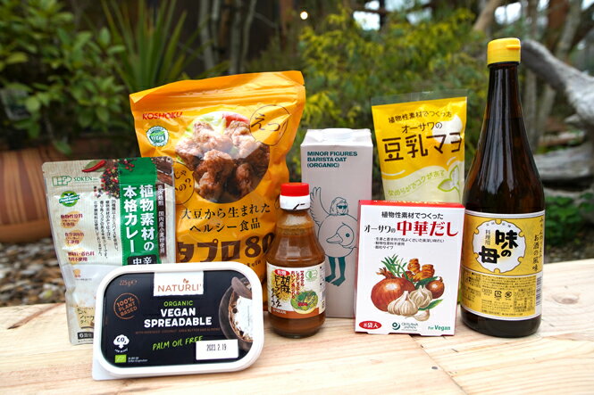 はじめてヴィーガン ファミリー向け福袋 純正ラーメン 5食入り 豆乳マヨネーズ カレーフレーク 中華だし タプロ80 味の母 ヴィーガンスプレッド 九州産野菜ドレッシング Vegan ビーガン食を彩るプラントベースのサムネイル