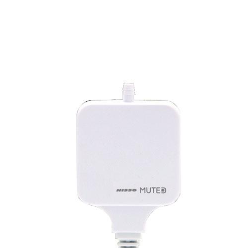 異次元の低騒音、低振動！吐出量2倍バージョン！ニッソー　MUTE（ミュート）D　ホワイト適応水槽水量40L、幅60cmの水槽淡水・海水共用特長●ピエゾ素子の伸縮により空気を押し出すので、従来品と比べ小型軽量化、超静音、超低振動を実現しています。●ピエゾ素子（圧電駆動素子）は、電気を加えると伸縮する金属です。●両面キスゴムで水槽に簡単に貼り付けができます。セット内容本体1個、両面キスゴム1個、逆流防止バルブ1個吐出量（ml／分）400（50Hz）／460（60Hz）定格消費電力0．9W電源方式AC100V、50／60Hzサイズ（約）幅50×奥行き80×高さ22mm重量（約）95g材質ABS、ゴム、銅生産国中国ご使用のめやす●本製品は水量40L、幅60cmの水槽がご使用の目安です。エアーポンプの吐出量は、エアーストーンの位置（水深）によって水圧がかかるため変化します。●水深が浅い場合はエアーが多く出る場合がありますので、流量調節器（別売り）をご使用ください。ご使用方法●本製品を水面より高いところに設置し電源プラグを電源コンセントに差し込めば作動します。●水面より低いところに設置する場合には、付属の逆流防止バルブを必ずご使用ください。ご注意※本製品は観賞魚飼育専用です。他の目的には使用しないでください。※屋内専用ですので、屋外で使用しないでください。※雨、雪のかかる所や浴室などの湿気の多い所では使用しないでください。※電源プラグやコンセントに水や塩分などをかけないでください。また、水滴がコンセントを伝って、電源プラグやコンセントを濡らさないように注意してください。※濡れた手で電源プラグの抜き差しをしないでください。※使用中に本品を水中に落とした場合は、電源プラグを抜いてから取り出し、その後は使用しないでください。※強い衝撃を与えたり、落としたりしないでください。※改造して使わないでください。※コードをひっぱったり、傷つけたりしないでください。※本製品は構造上、部品交換ができません。吐出量が低下あるいは停止した場合はお買い替えください。※オゾン発生器とは接続しないでください。※お手入れの際は水で湿し固く絞った布で拭いてください。（40℃以上のお湯や洗剤、アルコール、シンナー等は使用しないでください。）検索用キーワードアクアリウム用品　tmKPkin　NISSO　ニッソー　MUTE　ミュート　D　ホワイト　静音　エアーポンプ　ミュートD　超静音　アクア用品　エアレーション・キスゴム　45〜60cm水槽用　60cm水槽　40L　金魚・メダカ・錦鯉・日淡　エアレーション・酸素供給　エアレーション　酸素供給　酸素　エアポンプ・エアーポンプ　エアポンプ　20141007　KWR　4975637285990　fishbowl_and_mute2017　ijoCHAkey　opa2_delete　60センチ水槽　吸盤　無印キスゴム　y14m10