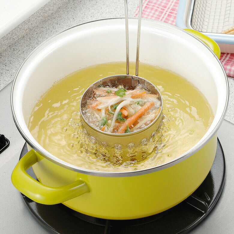 【商品説明】●お店のようなまんまるのかき揚げが簡単にできるリングです。●ふっくらと厚みのあるかき揚げが作れます。●「プロが使う道具を家庭で使いやすく」を形にしました。●ステンレス製はお手入れが簡単で、長く使うことが出来ます。●安心してお使いいただける日本製です。●サイズ：約 幅8.5×奥行14.5×高さ23（cm）●材質：18-0ステンレス●容量：-●生産国：日本製●セット内容：1個●注意事項：-●備考：-関連商品下村企販 マドラー 味噌マドラー ママクック みそが量れるマドラー ス...下村企販 穴あきお玉 ママクック カス揚げ ステンレス製...下村企販 栗の皮むき スゴ切れ 栗の皮むき器 日本製...1,430円1,650円1,650円下村企販 揚げ物ザル トースター対応 グリルDEカリっとバスケット 日...下村企販 粉つぎ たっぷり入る粉つぎ 1.1L ステンレス製...【レンジ&食洗器対応】 ミニボウル 片口 240ml 耐熱 容器 3個...1,650円1,980円1,650円下村企販 ヘラ 小 シリコン製 シリコンゴムヘラ...下村企販 フライパン用蒸し調理プレート ママクック 日本製...下村企販 ターナー Mamacook ママクック かきまぜてターナー ...1,650円1,650円1,650円