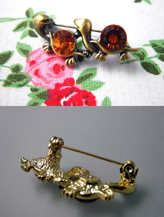 ☆￥1500、送料無料！なかよしカメさんお散歩ブローチ☆　クウネル、ZIPPER、KERA