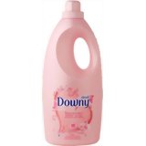 Downy 新フレーバー！ピンクのかわいいボトルとフローラルの甘い香りでリラックス♪アジアンダウニー イノセンス Innocence 1800ml(1.8Lボトル) P&G【5,250円以上で送料無料!!】【さらにレビュー記入でオマケ付】ベトナムダウニー柔軟剤