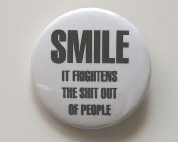 ◆SMILE◆It Frightens the…☆ロゴ 缶バッジ◆London Stマーケットから直輸入♪