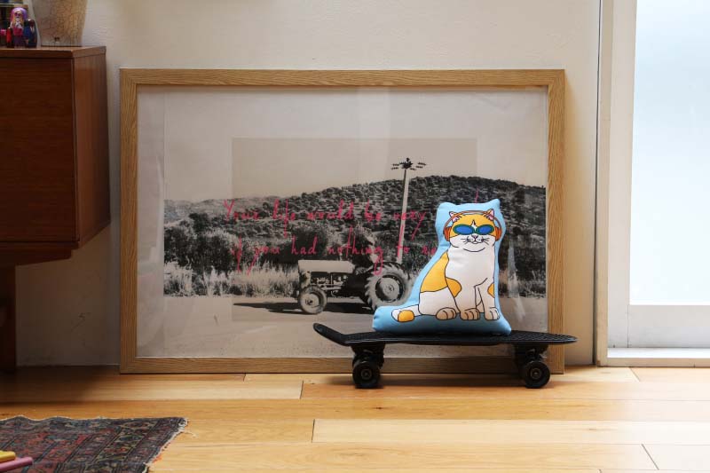 エンジョイ C&D クラブ クッション "キャット/ブルー" The Enjoy C&D Club Cushion "Cat/Blue" MIDORI KOMATSU plays with DETAIL INC. ねこ 猫 ハチワレ ミドリ コマツ