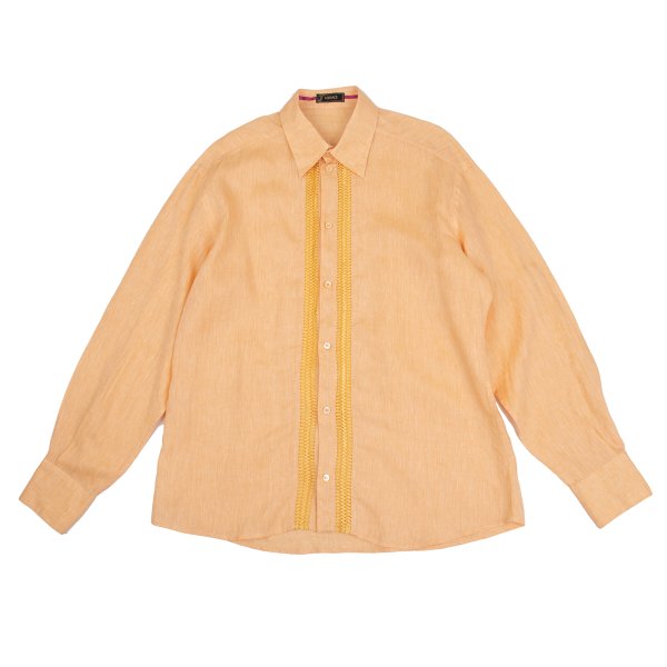 ヴェルサーチVERSACE フロント透かしライン切替シャツ オレンジ56商品コード：K-161043コンディションランクコンディション詳細品質タグがありません。透け感があります。襟裏に汚れがあります(写真参照)。 その他目立ったシミ、汚れ、ほつれ等なくいい状態です。クリーニング済み。サイズ56色オレンジ重量230素材リネン系参考価格サイズ詳細肩幅53 cm袖丈64 cm身幅60 cm着丈77 cm詳細画像