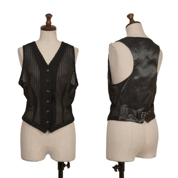 ジュニアゴルチエJUNIOR GAULTIER トリポリジグザグ織りジレ 黒40商品コード：K-173580コンディションランクコンディション詳細透け感があります。後身頃に糸引きがあります（写真参照）。その他目立ったシミ、汚れ、ほつれ等なくいい状態です。クリーニング済み。サイズ40色黒重量100素材トリアセテート60% ポリエステル40% 別布 ポリエステル100% 裏地 ポリエステル100%参考価格サイズ詳細肩幅30 cm身幅41 cm着丈（前後）51/46 cmアームホール全周48 cm詳細画像