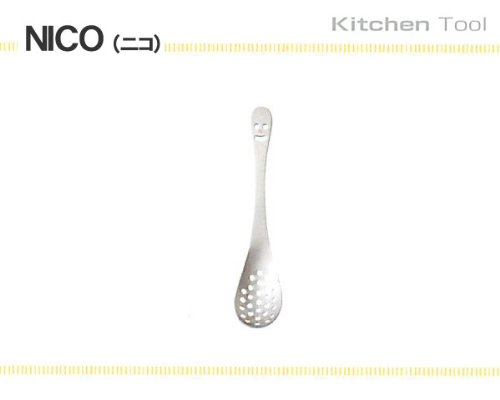 商品情報商品の説明商品紹介 キッチンや食卓で大活躍のツール Amazonより ●「NICO(ニコ)」シンプルなデザインのなかで笑顔のモチーフがアクセントのカトラリーシリーズです ●シリーズで集めてのコーディネートがお勧め ●サビに強く衛生的、丈夫なステンレス製主な仕様 サイズ:179×38mmbr本体重量:40gbr材質:21-0ステンレスbr生産国:日本