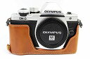 商品情報商品の説明説明 メーカー：KOOWL 適用カメラモデル：Olympus OM-D E-M10 Mark II 専用設計 【素材】：高級PUレザー カラー：コーヒー色/ブラック/ブラウン 特徴：1.ファッション、耐久性良く。このカメラケースで持ち歩けば、あなたのカメラもファッションアイテムの一つに大変身!このカメラを、さらにおしゃれにみせてくれるのが、このKOOWLカメラケース。 2.完璧に本体に密着し、密着度が95％にも達しており。 3.Olympus OM-D E-M10 Mark II 専用設計のため、バッテリーの着脱、LCDの開閉、各種ボタンの操作や端子へのアクセスに支障はありません。 【アフターサービス保証】製品に何か質量的な問題が出たら、いつでも本店にご連絡ください。製品を交換するあるいは直接返金することもできますので、どうぞご安心に購入してください 【色の違い】 画面上でご覧の商品は、お使いのPCの機器　照明等の環境、また室内での撮影により実際の色と若干異なる場合がございます。予めご了承くださいませ。 出荷リスト 1.PUレザーカメラハーフケース 2.PUレザーハンドストラップ 注：カメラを含まない。主な仕様 同カメラハーフケースは、専門チームより開発されました。懐古風設計で、材質を厳密的に選択しました。トップクラスのPUレザー手作りで、加工に拘り、模様が繊細で、質感が柔らかくて快適です。優れた靭性、ファッション、丈夫、上品br金属貼り付け技術を採用し、精度が95％にも達成します。内部は高級な防振別珍を採用し、有效に衝突防止し、カメラとディスプレイをもっと上手く保護できます。ベースにはアルミ材質を採用し、構造がもっと丈夫で、変形はしませんbr人間化の設計であり、ボトムは透かし彫りで、バッテリーとメモリーカードを交換する時、ベースを外す必要はない。Olympus オリンパス PEN OM-D E-M10 Mark II レンズ向けの特殊なデザインがあり、ユニークなスロットを設置しており、画面をチェックする時により便利である（ベースを外す必要はない）。br台座を取り外さないままで、直接にUSB ケーブルが繋がられるので、デ—タエントリ—がより便利です。底に三脚を取り付けるねじが付いて、直接にコインでロックでき、直接に三脚にロックでき、各種の撮影環境の要求を満たせますbr同カメラハーフケースに、PUレザー良質ハンドストラップを無償で提供します。お出掛けに便利を提供するのは、こちらの最終目的です。品質保証：当社は10年以上皮革製品を製造しており、製造工芸技術にかなり熟練しており、「品質第一」が当社の最も重要な方針です！"