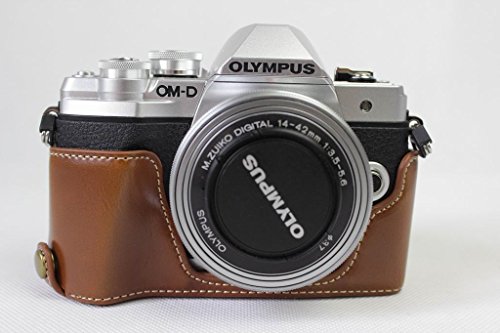 Koowl 対応 Olympus オリンパス OM-D E-M10 Mark III OM D E M10 Mark III 半カメラカバー 半カメラケース、Koowl手作りのトップクラスのPUレザーカメラボディージャケット、保護袋、台座の透かし彫り＋ハンドストラップ（カメラストラップ）、防水、防振、ポータブル