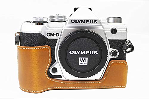 対応 Olympus オリンパス PEN OM-D E-M5 Mark III カメラ バッグ カメラ ケース 、Koowl手作りトップクラスのPUレザーカメラハーフケース、Olympus オリンパス PEN OM-D E-M5 Mark III 一眼カメラケース、防水、防振、携帯型、透かし彫りベース＋ハンドストラップ（カメ