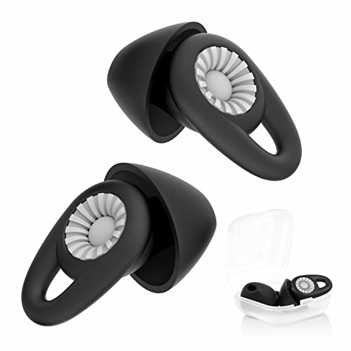 商品情報商品の説明主な仕様 【遮音性能UPの睡眠用 耳栓】Q21耳栓は耳の角度と形状を徹底的に分析して生まれた独特な形状の耳栓です。騒音を34dbカットできます。従来の製品より遮音性能UP！日常の騒々しさを心地の良い静けさに変えてくれます。また、大幅な円形傘構造での外耳道の形に沿ってぴったり塞ぐ、騒音をちゃんと和らげます。※外界音を完全に塞ぐのではなく、高い音から低い音までの全ての音域で音圧を34dB 減衰します。br【人間工学に基づいた2点改良の設計】お客様のお声より、弊社は「つけ心地」を重視し、新型耳栓は2点の改良を実現します。耳栓の耳に入れる部分の長さを短縮し、耳の奥にたどりつけないです。また、耳栓端末の突出ひれの部分をもっと巧に設計し、ちゃんと耳甲介腔に隠れできます。耳にフィットし外れにくく、睡眠中に装着しても抜け落ちません。長時間装着していると耳穴が圧迫されて違和感を感じないんです。br【優れた素材＆快適なつけ心地】環境保護、無毒性の柔らかい素材を採用し、汚れても水洗いすれば清潔に再使用でき、衛生的です。柔軟性抜群で、睡眠時など長時間装着しても耳が痛くならない快適なつけ心地です。横向きに寝る際にも邪魔になりにくいです。br【大小2サイズ＆収納ケース付き】大（L）と小（S）2サイズの耳栓を含み、ご自身の耳に合うサイズをお選びいただけます。男女兼用、様々な耳に適用可。多くの人の耳にスッポリ馴染むサイズ感です。2組セットで、友達や家族とシャアすることができます。収納ケースも付き、外出や家でも収納簡単で、持ち運びも楽になります。br【幅広い適用場所＆セット内容】ご家庭、滞在先のホテル、キャンプ場、飛行機等での睡眠時、仕事、勉強、瞑想などて集中したい時の使用に非常に適しています。列車や長距離ハ?スなと?長距離移動の際にも重宝します。ライブコンサート、パーティー、クラブ、スポーツイベント、花火大会、射撃、工事現場などうるさい環境での不快感がある時にもご使用ください。セット内容：Sサイズシリコン耳栓1ペア、Lサイズシリコン耳栓1ペア、透明ケース2個、日本語取扱説明書1枚。
