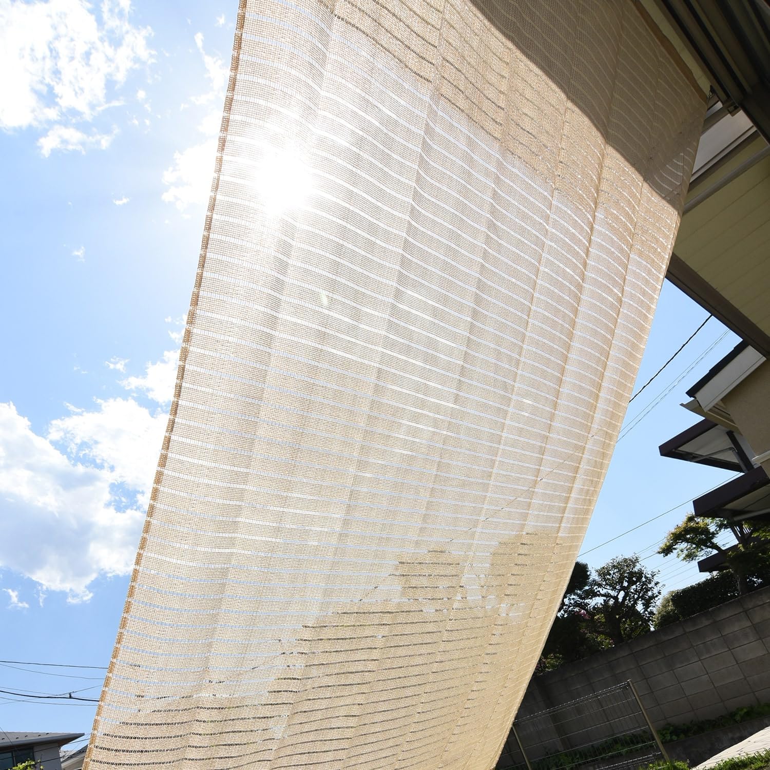 [山善] 日よけシェード 200×300cm 水洗い可能 ハトメ8箇所 UVカット率約70% 取付ロープ3m×2本入り 節電 省エネ ベランダ 紫外線カット 防水 涼風 アイボリー BRGS-2030