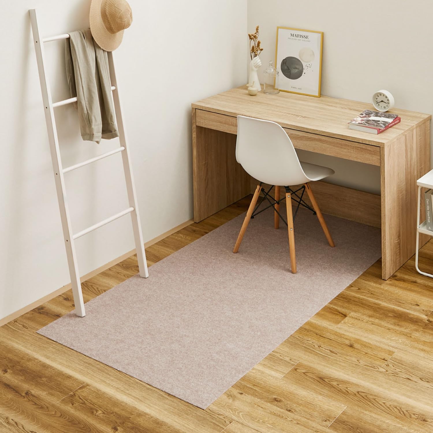 【送料無料】萩原(Hagihara) チェアマット ピタロ (ベージュ,約90×180cm) 吸着 ピタっと止まる 洗える カットOK 日本製