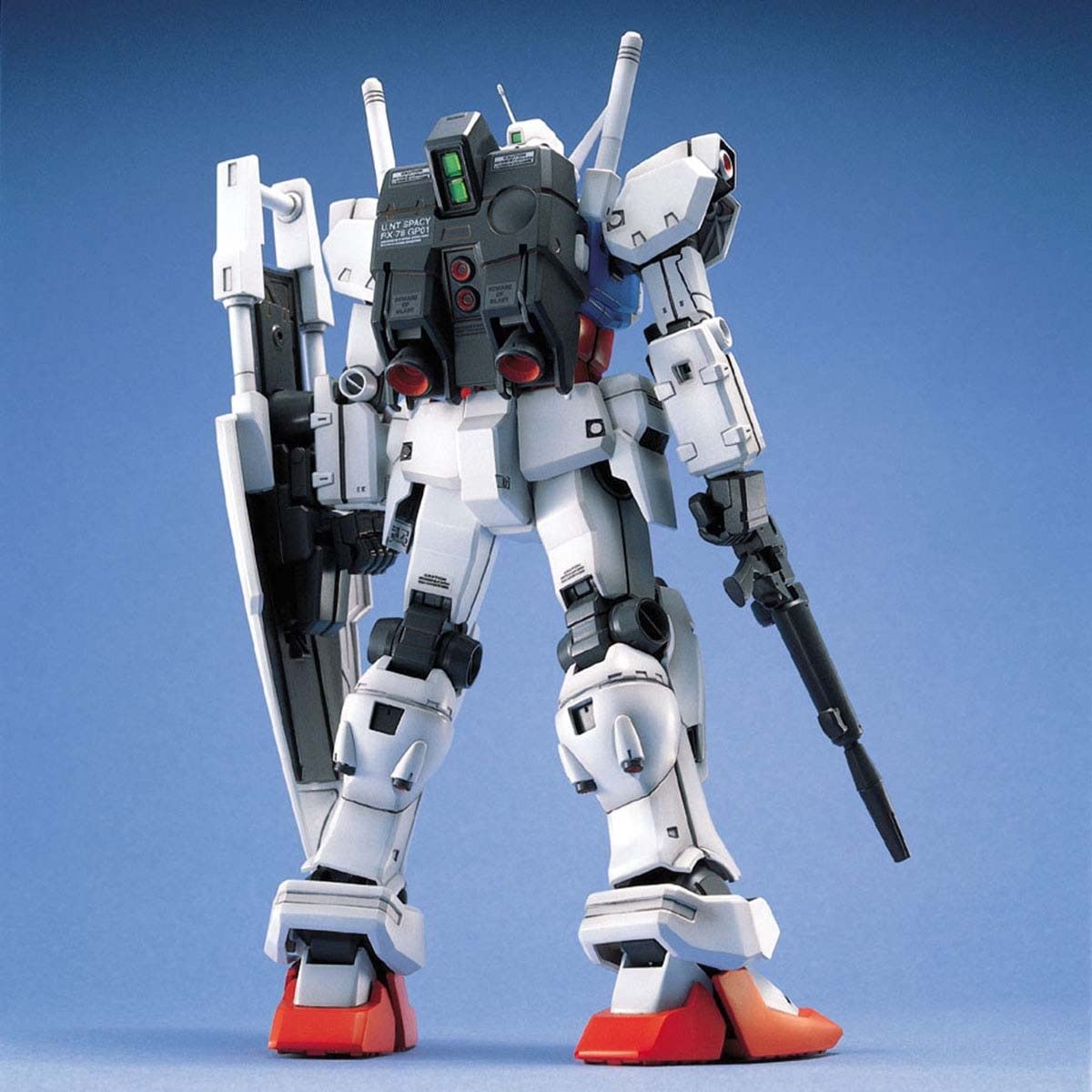 PLAYS REGALの【送料無料】MG 機動戦士ガンダム0083 STARDUST MEMORY RX-78GP01 ガンダムGP01 1/100スケール 色分け済みプラモデル｜アングル3