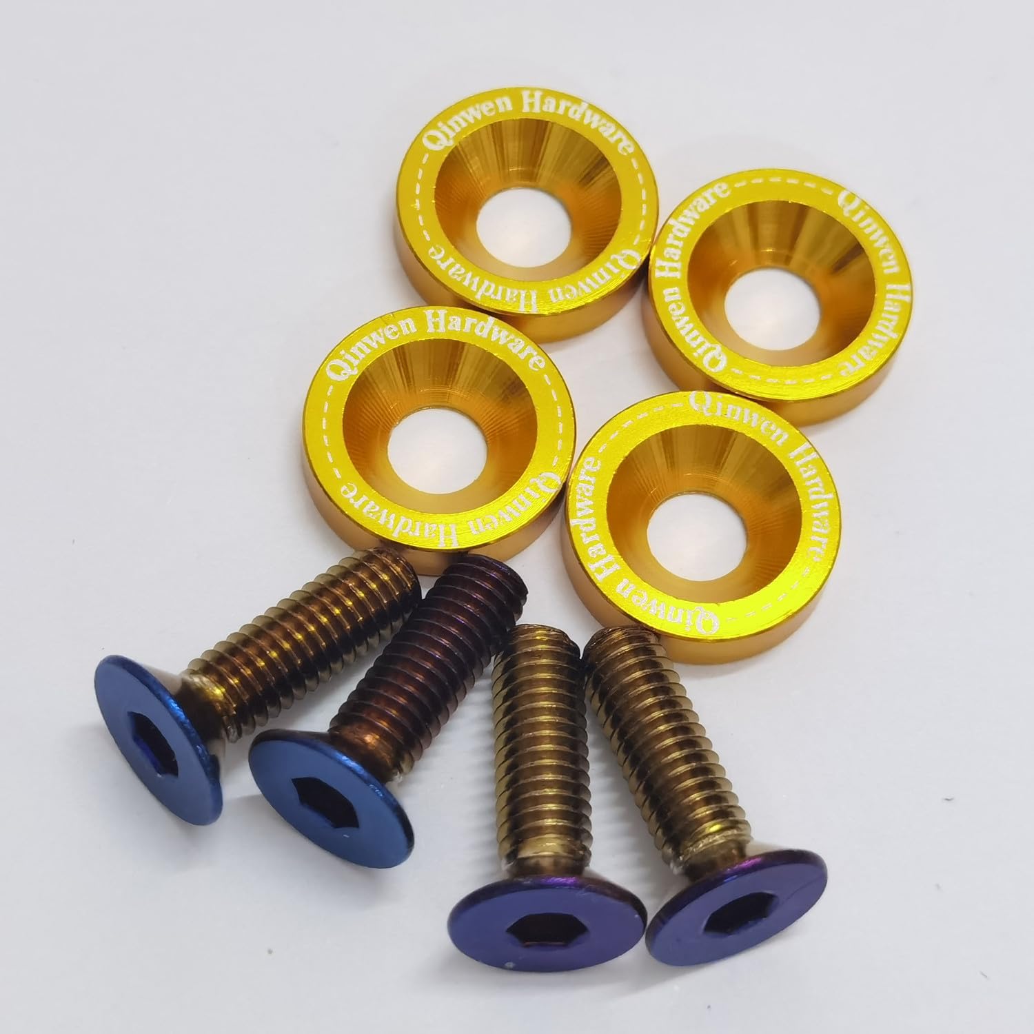 【送料無料】4個入り ナンバープレートボルト 車用 ナンバーボルト 外装パーツ用ボルト チタンの焼き色ボルト アルミボルトワッシャー付き 色:ゴールド