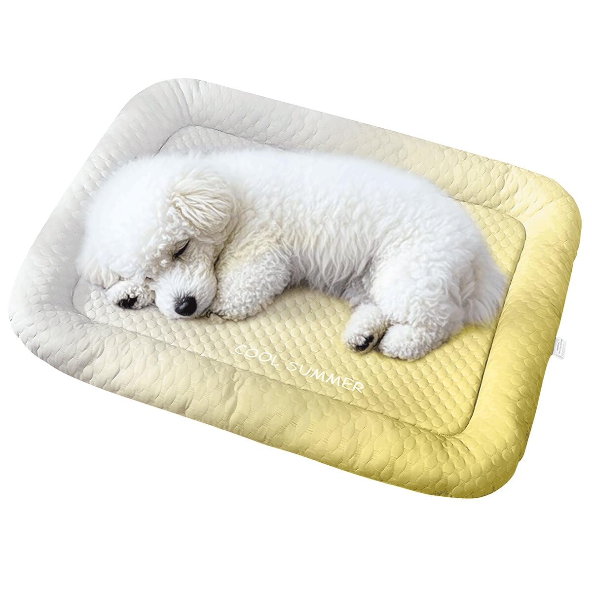 商品情報商品の説明主な仕様 【ひんやり快適！アイスビーズ涼感素材】このペット用クールマットは、アイスビーズ（氷豆）素材を使用しています。高い通気性と吸湿性を備え、ペットの体熱を素早く放散。表面は肌触りが良く、夏場の暑い日でもひんやりとした快適さを持続します。特に暑がりな犬種や長毛種の猫にも最適で、熱中症予防にも役立ちます。【安眠の360°枕型構造設計】猫や犬は、その寝姿勢が様々であるため、すべての姿勢に対応できる快適さを提供するために、360度全方位枕型に包み込むデザインを採用しました。ふんわりクラウドコットンを詰め込み、6cmの適度な高さがペットの首元を優しく支え、頸椎への負担を軽減することで、安心してぐっすり眠れる環境を提供します。【高弾性PPわたで圧力分散】中材には高弾性PPわたを採用し、ペットの体重を均等に分散。関節への負担を軽減するとともに、通気性の良いアイスシルク素材生地で蒸れを防止します。何度使用しても弾力性が持続し、常に快適な寝心地をキープできます。【滑り止め＆防湿加工底面】マット底面には特殊な滑り止め粒を全面に配置。ペットが飛び乗ってもずれにくく、フローリングでも安定します。さらに滴塑（ディップコーティング）加工で湿気を遮断。梅雨時期のジメジメした床面からもペットを守ります。【お手入れ簡単で衛生的】このマットはペットの毛が絡みにくい素材です。汚れたら洗濯機で簡単に洗えるので、いつでも清潔に使えます。洗っても形が崩れにくく、何度でも繰り返し使えるのが嬉しいポイントです。衛生的に長く使えるので、ペットの健康管理にも役立ちます。