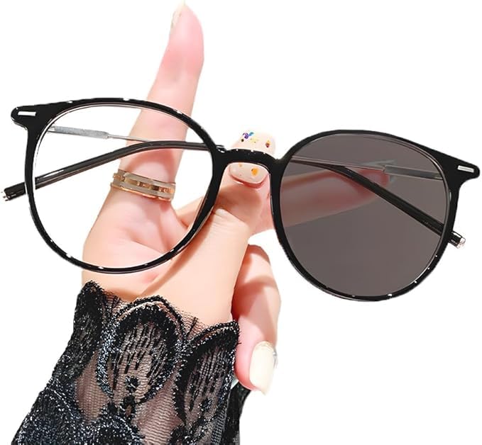 【送料無料】[グロフィン] GLOFIN 調光サングラス レディース ボストン UVカット ブルーライトカット 大きめ 軽量 サングラス 調光レンズ 伊達 色：ブラックシルバー、サイズ：レンズ横幅：51mm、レンズ縦幅：50mm、ブリッジ：18mm、テンプル：140mm、フロント幅：141mm