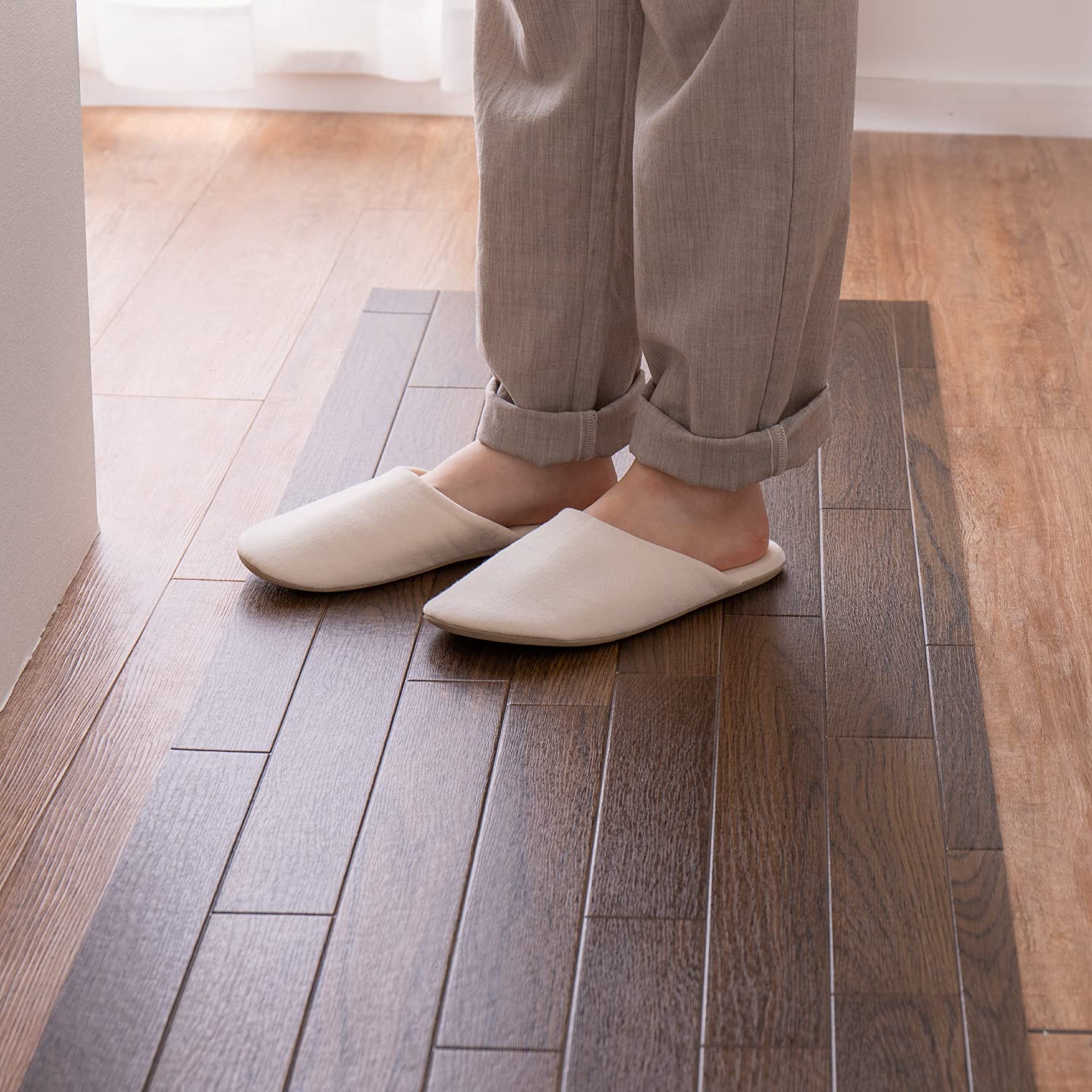 【送料無料】萩原 クッションフロア キッチンマット 6柄 色：木目ダーク、サイズ：約45×240cm