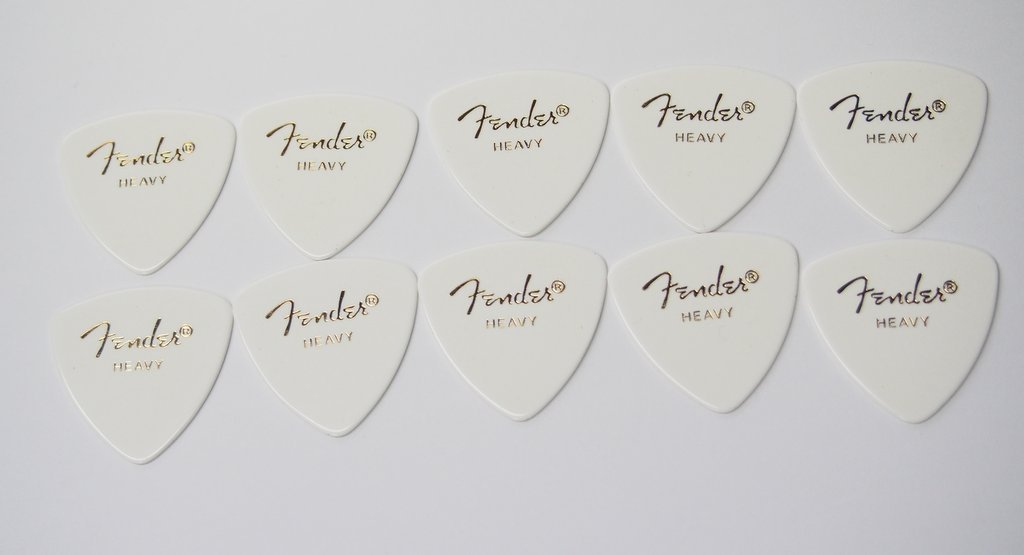 【送料無料】Fender　ピックx10枚　トライアングル HEAVY-WHT