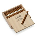 ＜商品情報＞ 品　名 ダビドフ　シグネチャー　アンバサドリス 英　名 Davidoff Signature Ambassadrice 生産地 ドミニカ共和国 分　類 プレミアムシガー 区　分 パナテラ系 太　さ 26RG / 10mm 長　さ 4.5inch/ 115mm 味の強さ ●●〇〇〇 その他 ＜商品説明＞ 　 小型ながらマイルドで香り高い、クラシックなセニョリータフォーマットのシガーです。 このサイズのプレミアムシガーで作った場合、ドロー不良の製品になることが多々あるが、アンバサドリスの完璧なドローは決して愛好家を裏切る事が無い。 ホワイトペッパーのニュアンスと、締まりのある味わいは、シガリロは当然の事、同ブランドのデミタスでさえも、決して超えられることの無い味わい。 サイズ的に2000番やNo.2を超えることは無いが、当社が開発した「アンバサドリス専用ホルダー」を使用する事でNo.2に匹敵する味わいが楽しめる。 →アンバサドリス専用ホルダーはこちら ＜重要事項＞ 　 ・店舗併用在庫につき品切れの場合がございます ・在庫詳細につきましてはお問合せ下さいませ。 ・商品のお届けには4～8営業日を頂いておりますが、お急ぎの場合は、できるだけご対応させて頂きますのでお気軽にご相談くださいませ。 ・一部を除き、メーカー様よりお取寄の為、品切れの場合がございます。詳細在庫につきましては、お問合せ欄よりご連絡下さいませ。 ・商品画像はイメージにつき、デザイン変更やヴィンテージ切替などにより実際の商品と異なる場合がございます。 輸入元： 販売店：リカープラザ大越酒店 その他：