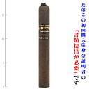 ＜商品情報＞ 品　名 クリストフ　リヘロ・マデューロ　マタドール 英　名 Cigar Kristoff Ligero Maduro Matador 生産地 ニカラグア 分　類 プレミアムシガー 区　分 トロサイズ系 太　さ 56RG / 22.23 mm 長　さ 6.5 inch/ 165mm 味の強さ ●●●●〇 その他 ＜商品説明＞ 　 シカゴのグレン・ケース氏によって2004年に誕生したブランドで、「エンチュバー」で巻かれ、「ピッグテール」で仕上げています。 使用される原料葉も厳選されており、2次発酵、3次発酵を行い品質第一を理念としていることもあり、彼の葉巻は2012年にはシガーアフショナード・TOP25にも選ばれ、瞬く間に世界中のシガー愛好家の注目を浴びる事となりました。 「エンチュバー」とは、シガーを巻く方法の1つで、何世紀も前から伝わる伝統的なものであるのですが、極めて高度な技術を持つトルセドールのみのスタイルなのですが、パーフェクトなドローのシガーが誕生します。ちなみに、現在のキューバシガーにおいて「エンチュバー」で巻かれた葉巻は殆どありません。 ◎メーカーコメント フルボディの葉巻をお探しならもう探す必要がございません。 100%キューバシード GCシグネチャーシリーズ ラッパーはブラジル産のマデューロに、ドミニカ、ホンジュラス、ニカラグア産のハバナシードリーフを使用。 キレのあるエスプレッソの苦みや熟成した柿の甘味を持ち、黒コショウをまぶしたカカオ比率の高いチョコレートの風味を持ちます。 相性の良いお酒： グレンドロナック、カルヴァドスなど カメルーンシリーズ クリストフならではの豊かなボディの強さはそのままに、アフリカ産のカメルーンラッパーを使用していることにより、やさしい甘味と香りが楽しめます。 イチジクや、ナツメグ、ハチミツ黒糖などの甘さが混じりあい、シナモンやスパイスの香りがフィニッシュに楽しめます。 相性の良いお酒： グレンモーレンジ、グランダッド114など ハバノシリーズ ブラジル産のハバノリーフをラッパーとバインダーに使用し、ブラジル産のスマトラリーフ、ニカラグアとドミニカ産のハバナリーフをフィラーに使用。 ミディアム～フルボディのスタイルで、白コショウや甘い杉の香りと山椒のような清涼感のある香りが鼻の中を抜けるバランスのよい味わい。 相性の良いお酒： クラガンモア、ジュネヴァージン、プレミアムテキーラなど リヘロ・クリオロ＆リヘロ・マデューロ グレン・ケース氏は「深みと味わいのあるフルボディの葉巻を探しているなら、もう探す必要はなし」と言い切る葉巻。通常ラインの2倍のリヘロを使用し、ラッパー、バンダー、フィラーの全てが、100%キューバンシード。キャラメル、ハニーナッツ、黒蜜、レーズン等の深くて濃厚な甘みが凝縮。 マデューロは、クリオロを更に強くした感じのボディで、、エスプレッソ、ダークチョコ、ココアなどの香りを強く感じる愛好家向けの味わい。 相性の良いお酒： クリオロ→グレンカダム、グレンファークラスなど マデューロ→バランタイン12年、アグリコール系のホワイトラムなど コロホ・リミターダ ニカラグア葉巻好きの為に誕生したブレンド。スパイス、ナツメグ、トーストしたナッツ、甘くスパイシーなフィニッシュでミディアムボディ。全量がハバナシードで、2～3 回の発酵が行われたクリストフの伝統的な味わいを表現。 相性の良いお酒： オールドパー12年、バルベニーなど シェイドグロウン マイルドからミディアムボディの葉巻で、カシューやヘーゼルナッツなどの香ばしい風味に、ベリー系のジャムやバターの要素が加わり濃厚なクリーミーな味わいが楽しめるユニークな味わい。 相性の良いお酒： エドラダワー10年、ロンバルセロ・インペリアル スマトラ 伝統的なキューバシガーの味わいに仕上げたブレンドで、スパイス、シナモン、滑らかでフローラルかつ甘いフィニッシュが特徴。ミディアムボディでバランスが取れた味わい。 相性の良いお酒： グレンリベット12年、マッカラン12年、ハバナクラブ7年など マデューロ バンドルスタイルでリーズナブルに楽しめるクリストフの看板商品。コーヒー豆、ココア、スパイス、ダークチョコレートの甘いフィニッシュで、濃厚なのに吸い疲れや吸い飽きのしない味わい。 相性の良いお酒： デュワーズ12年、パンペロアニベルサリオなど ピストフ・クリストフ クリストフの中で、最も特別な扱いとされるシリーズ。ソフトタッチでスムースなドローに、ナッツやトフィーを感じさせるクリーミーな味わい。軽いく焼いたトースト香りが心地よく、上品な味わいが特徴。60RG/216mmのExtremelyは極上のひとときを感じさせる逸品で、グレイクリフのジョhンハワードを彷彿させる味わいは、絶対に見逃してはいけない葉巻の1つ。 相性の良いお酒： ロイヤルホッホナガー、ポールジローなど クリストフシガーの一覧はこちら ＜重要事項＞ 　 ・店舗併用在庫につき品切れの場合がございます ・在庫詳細につきましてはお問合せ下さいませ。 ・商品のお届けには4～8営業日を頂いておりますが、お急ぎの場合は、できるだけご対応させて頂きますのでお気軽にご相談くださいませ。 ・一部を除き、メーカー様よりお取寄の為、品切れの場合がございます。詳細在庫につきましては、お問合せ欄よりご連絡下さいませ。 ・商品画像はイメージにつき、デザイン変更やヴィンテージ切替などにより実際の商品と異なる場合がございます。 輸入元：はまきどんや 販売店：リカープラザ大越酒店 その他：