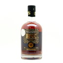 ＜商品情報＞ 品　名 HSE サンテティエンヌ・ラム　XO　43度/700ml 英　名 Martinique Agricole Rhum HSE Saint Etienne XO 生産地 マルティニーク島（フランス領） 分　類 ラム 区　分 フレンチクレオールラム アグリコールラム 容　量 700ml アルコール分 43% 味の強さ ●●●●〇 ＜コメント＞ X.O. グランマルニエのような、グレープフルーツやオレンジの柑橘の甘みが第一風味として感じます。セラーで保管している中で一番古いビンテージ1960を含む、厳選された商品。木材を思わせるような濃い色合いをしており、長い経験に基づいて樽が選び抜かれています。 とてもふくよかな香りをもち、ココアやモカ、タバコが混じりあう中に、ひときわ目立って心地よいスパイスが感じられます。 VS.O.P. ランシオ香をほのかに想わせる香りに、バーボン・カスクとフレンチオーク・カスクで熟成されており、アグリコールラムが持つ「クレオールスタイル」の味わいが色濃く感じられます。 芳醇な、砂糖漬けのフルーツのような香り。アプリコットやピーチ、マスクメロンなどに加えて、炒ったアーモンドやキャラメル、クローブを添えたバターコーヒーなども感じられます。深く柔らかいアタックがゆっくりと口内に広がり、その粘度はフィニッシュまで長く続いていきます。 ブラックシェリフ 「黒い保安官」を意味するブラックシェリフ。口に含むと、バーボン樽に由来するバニラとハチミツの香り一体となって高まり、上品なオークの香りにそっと包まれる味わい。 滑らかなアタックに魅了され、まろやかで甘みのある味わいに続きフルーティなフレーバーが楽しめます。経歴も素晴らしく、パリコンクールでは、2014、2015と連続受賞。ラムフェストでもゴールドメダルを受賞。 ラグタイム フレッシュバニラの香りが心地よい1本。1900年代にアメリカで生まれたアフリカ系アメリカ人の音楽の名前にちなんで、「ラグタイム」と名づけられました。アメリカンバレル熟成のほど良いバニラクリームの味わいが魅力的。 フェデリカ マッタ バランスがとても良く、濃厚な蜂蜜の香りにトロピカルフルーツの香りが溶け込んでいます。 HSE社長とアメリカ系チリ人アーティストのフェデリカ・マッタ氏の出会いがきっかけのコラボボトル。レーズンや洋ナシの美しい風味とバニラとサトウキビのアロマ、美しい熟成感を伴う仕上がり。 ラ ベルール ティトゥアン・ラマズ レモンやオレンジといったフレッシュで清々しい香りに、ハチミツの甘味を加えた感じ。ホワイトラムですが、味わいに棘を感じられずとても円やかな旨味を楽しめます。 すっきりとしたオーナーと親交の深い芸術家ティトゥアン・ラマズ氏作のラベルは、旅行記の挿絵のようなデザインで、西インド諸島とHSEラムへの愛情を表現。。 HSE・サンテティエンヌ　ラムの一覧はこちら ＜マリアージュ＞ 輸入元：ジャパンインポートシステム 販売店：リカープラザ大越酒店 その他： ※店舗併用在庫につき品切れの場合がございます ※在庫詳細につきましてはお問合せ下さいませ。 ※画像はイメージにつきデザイン等、変更となる場合がございます。