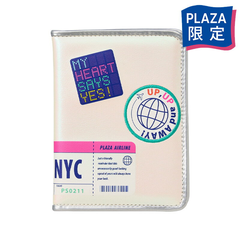 PLAZA・MINiPLA限定の雑貨シリーズ「PLAZA BASICS」からTRAVELラインが登場！フライトチケットや電光掲示板など空港で見かけるモチーフがステッカー風にデザインされたパスポートケースです。【ご注意】【サイズ】約 W10.5×D14×H1cm【素材/成分】合成皮革 ポリエステル楽しいお出かけのバディとなるバッグやポーチなどのアイテムをラインアップしたPLAZA BASICSの「PLZ take me（プリーズテイクミー）」ラインです。