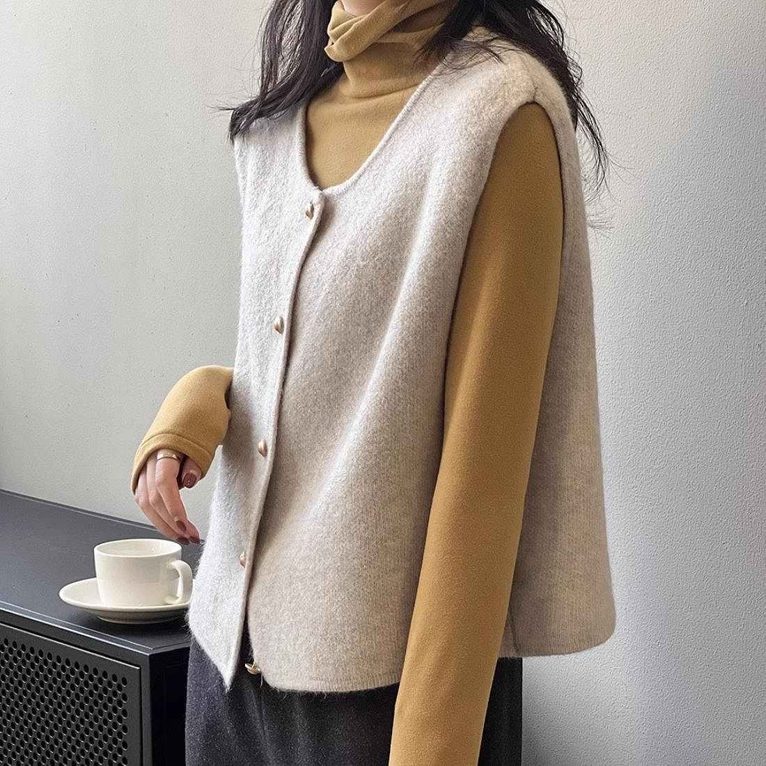 Disfrutando de la casualidad francesa con suave maquillaje Los mejores topes de color Fuente de tela Botón de oro Estilo de capa Casual Adultos Encantados Básico Simples Sin cuchillo Juegos diarios Nórdicos Medianos Invernos Feminino Codes de belleza — vista 3