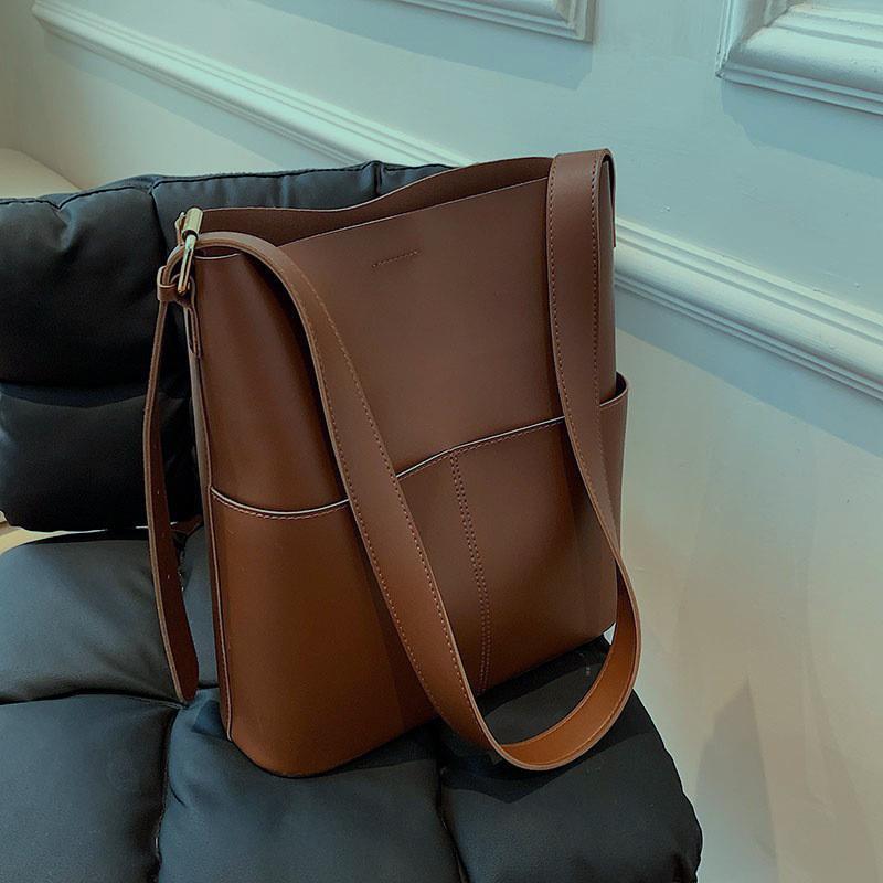 ショルダーバッグ バッグ レディース A4サイズ収納可 外ポケット付き フェイクレザー 斜めがけバッグ