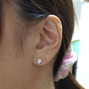 ロイヤルブルームーンストーン ピアス 6月誕生石 K18 ロイヤルブルームーンストー...