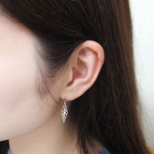 PLEJOUR 誕生石ジュエリー専門店のスクエアピアス アメジスト ピアス ミル打ち ピアス K18｜アングル2