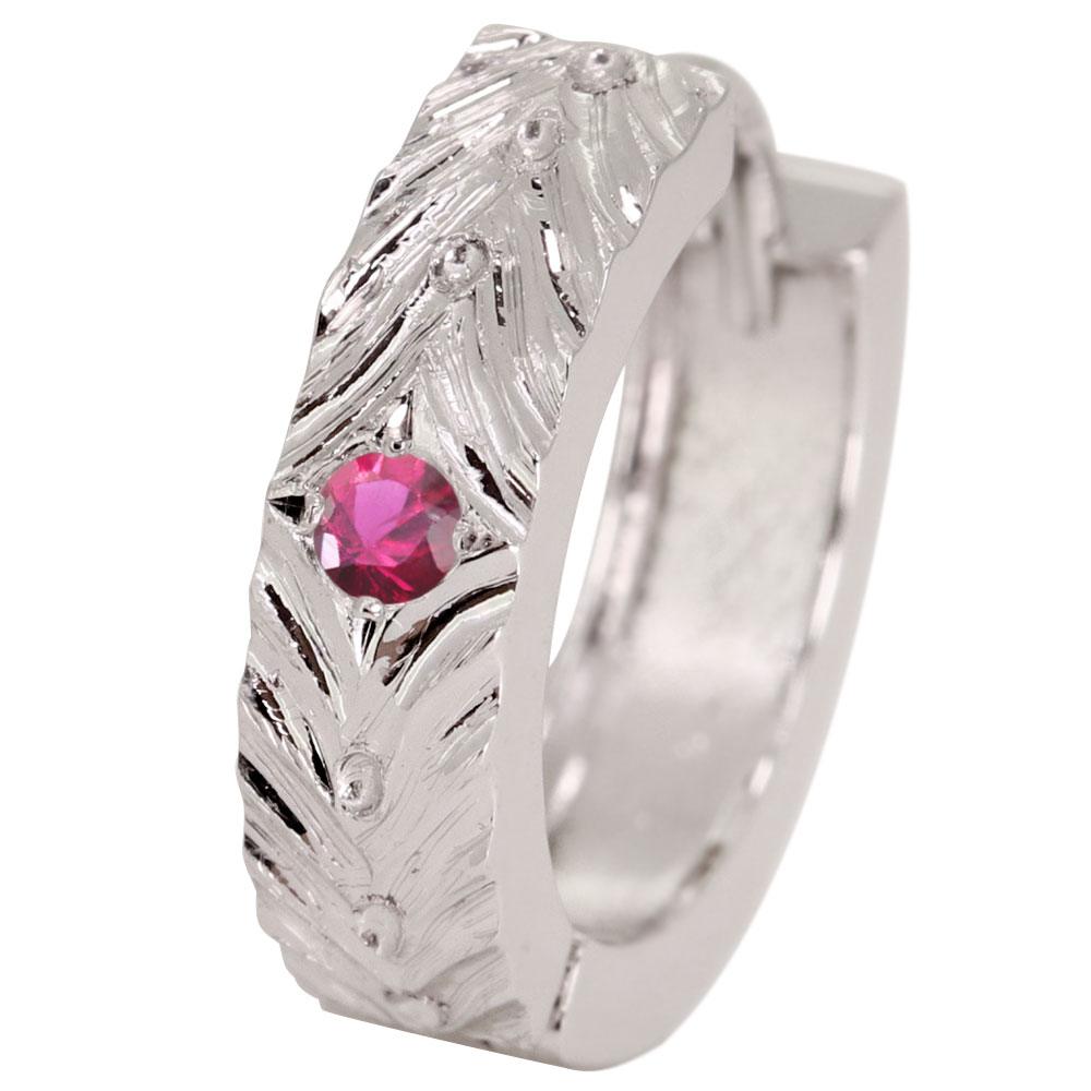 7月誕生石ルビーを使用したプラチナ製の、メンズフープピアスです。 ハワイアンジュエリーとは一味違う洋彫りジュエリー。 職人が一つ一つ丁寧に仕上げたオリジナルのデザインです。 ※【片耳】価格です。両耳1ペアをご希望の場合は、2個ご購入下さい。...