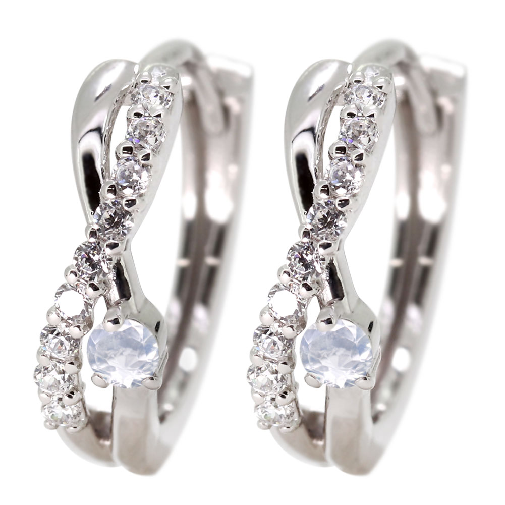 6月誕生石ロイヤルブルームーンストーンを使用したシルバー製の、レディースフープピアスです。 ゆるやかな曲線が柔らかく女性らしい印象に。 ※【カラー3色から】お選び頂けます。 ※両耳セット価格です。 本体素材：シルバー925(ホワイトコーティング/イエローコーティング/ピンクコーティング) (品質を保証するSV925 or SILVERの刻印があります。) 石名：主石 ロイヤルブルームーンストーン(約2.0mm*2石 天然石使用) 脇石 ダイヤモンド(18石合計で約0.046ct 天然石使用) サイズ：縦 約11.9mm 横 約13.3mm 内径 約9.7mm 最大幅 約3.5mm 品番：mp-0184-6-sv【20230915】 商品お届け： PLEJOUR（プレジュール）ではお客様からの ご注文を頂いてから一つ一つ商品を作製する為、 商品発送は土日祝日を除く、8〜10営業日(一部商品を除く)頂いております。予めご了承下さい。 記念日や誕生日プレゼント自分へのご褒美、クリスマスプレゼント、 結婚記念日、ホワイトデー、などの贈り物にお勧めです。 希少石を使用したアクセサリーや、ジュエリーオーダーメイドもお受けしております。 ※お気軽に電話・メールでお問い合わせ下さい。 どんな些細なことでも、専門スタッフが丁寧にお答え致します。 TEL：0552368200 メール：plejour@almond.ocn.ne.jp ギフト対応・刻印についてはこちらからシルバー925 ピアス フープ ダイヤモンド フープピアス 小さい 6月誕生石 レディース プレゼント 女性 6月誕生石ロイヤルブルームーンストーンを使用したシルバー製の、 レディースフープピアスです。 ゆるやかな曲線が柔らかく女性らしい印象に。 ダイヤモンドが耳元で美しく輝きます。 ご自分へのご褒美や大切な方へのプレゼントにおすすめです。 本体素材 シルバー925(ホワイトコーティング/イエローコーティング/ピンクコーティング) (品質を保証するSV925 or SILVERの刻印があります。) こちらの商品は【カラー3色の中から】お選び頂けます。 石名 主石 ロイヤルブルームーンストーン(約2.0mm*2石 天然石使用) 脇石 ダイヤモンド(18石合計で約0.046ct 天然石使用) サイズ 縦 約11.9mm 横 約13.3mm 内径 約9.7mm 最大幅 約3.5mm 備考 ※両耳セット価格です。 品番 mp-0184-6-sv 　 商品お届け: PLEJOUR（プレジュール）ではお客様からのご注文を頂いてから一つ一つ商品を作製する為、商品発送は土日祝日を除く、8〜10営業日(一部商品を除く)頂いております。予めご了承くださいませ。 ※お気軽に電話・メールでお問い合わせ下さい。どんな些細なことでも、専門スタッフが丁寧にお答え致します。TEL:0552368200 メール:plejour@almond.ocn.ne.jp ご不明な点がございましたら　こちらから >>Q＆A ■金種の変更 10金 18金 プラチナ