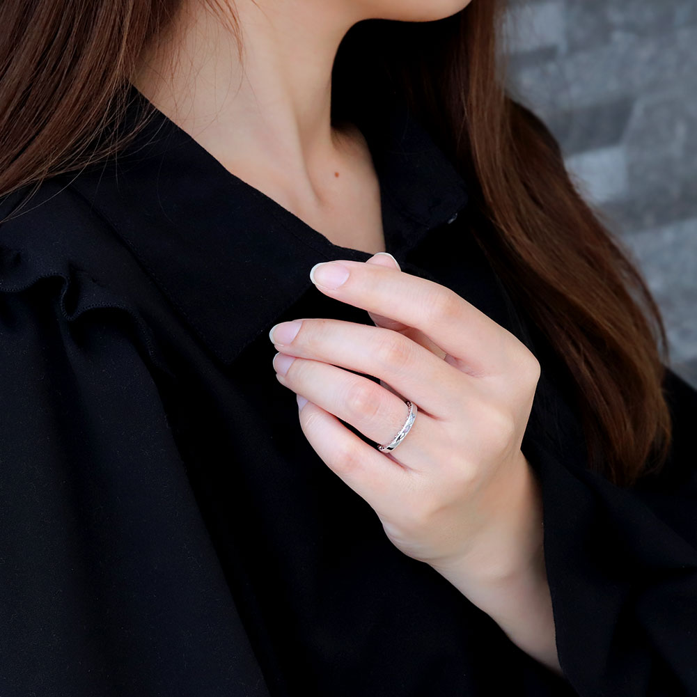 結婚指輪 ペア 18k ゴールド マリッジリング ペアリング 18金 彫金 手彫り 指輪 カップル 2個セット 夫婦 男性 女性 側面デザイン 月桂樹 おしゃれ 大人 ブライダルジュエリー プレゼント ギフト 普段使い