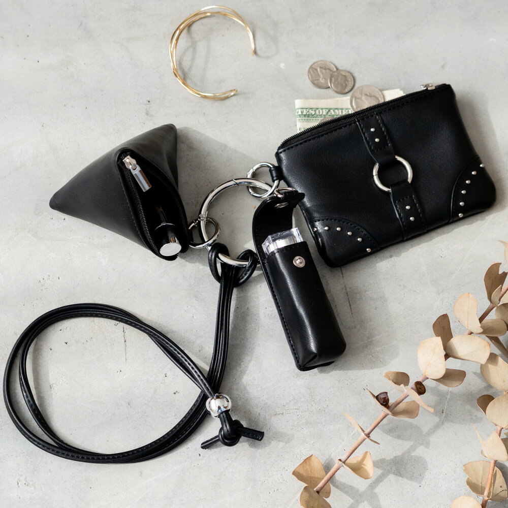 美品　ヴァレンティノ　ケース　ネックストラップ　ロゴ　スタッズ　黒　レザー valentino garavani - 美品 ヴァレンティノ コインケース ネック