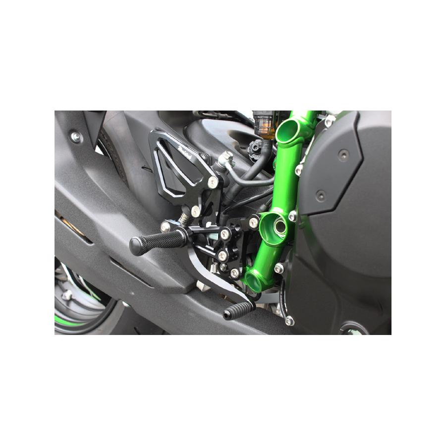 メーカー名：ウッドストックメーカー品番：WBS-K32-BB適合情報：カワサキ[KAWASAKI] Ninja H2 [ニンジャH2] 15ポジション：4移動量[UP/BACK]：［UP／BACK］ 20/-5 20/5 30/-5 30/5シフトパターン[正逆チェンジ]：逆チェンジ：別売逆チェンジKITにて可ノーマルスイッチの使用：可色[カラー]：オールブラック材質[素材]：アルミニウム（A2017S）加工[有/無]：無仕様：STDペダル（固定式ペダル）2020/02/14メーカーサイトより転載　（情報はメーカーにて更新されている場合があります）対応車種：Ninja H2 (15- )ポジション：4P-5mmBack/20mmUp5mmBack/20mmUp-5mmBack/30mmUp5mmBack/30mmUp逆チェンジ：逆チェンジキット有り専用逆チェンジキットを別途お買い求めください。ペダル：スタンダードペダル本体カラー：オールブラックマシンを思いのままに、自由に操る。その為に、最も重要なポイントは「ポジション」にあるとウッドストックは考えます。当製品を含めすべて、実際にまたがり何度もポジションを確認して商品化されております。全日本選手権など数々のロードレースの実践を通じて磨かれた操作性の高さをぜひご体感ください。