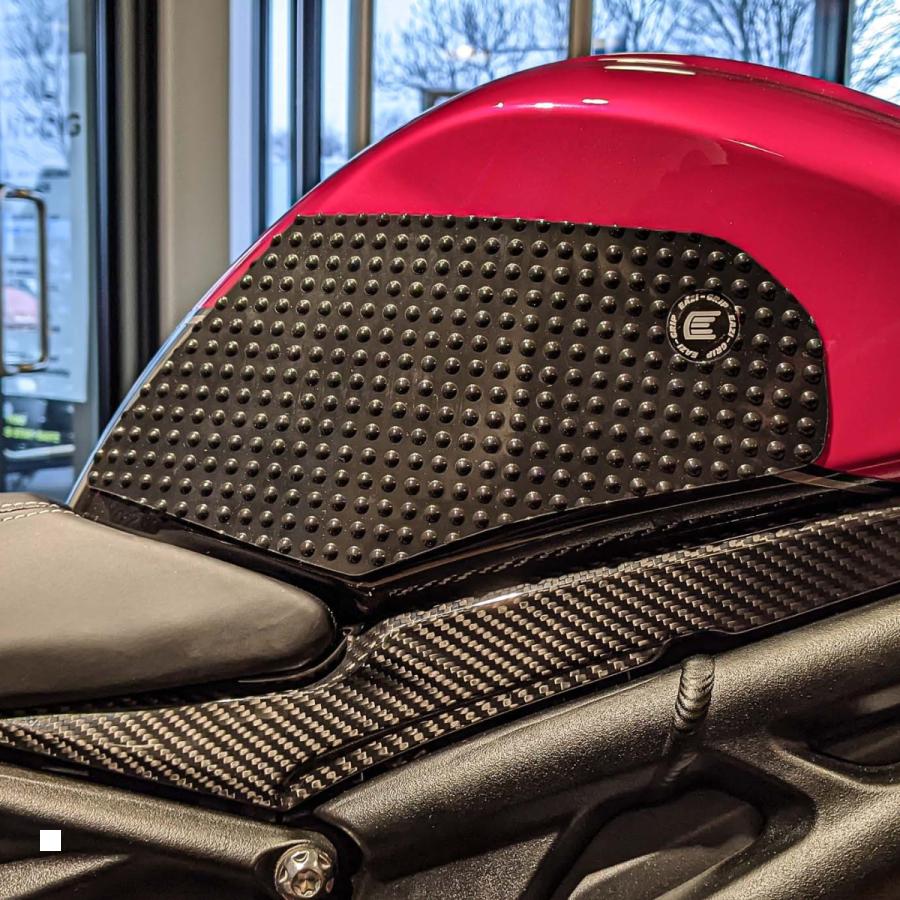 R&G (アールアンドジー ) Eazi-Grip Tank Grips:EVO:ブラック COLOR Speed Triple1200RR RG-EVO821BL