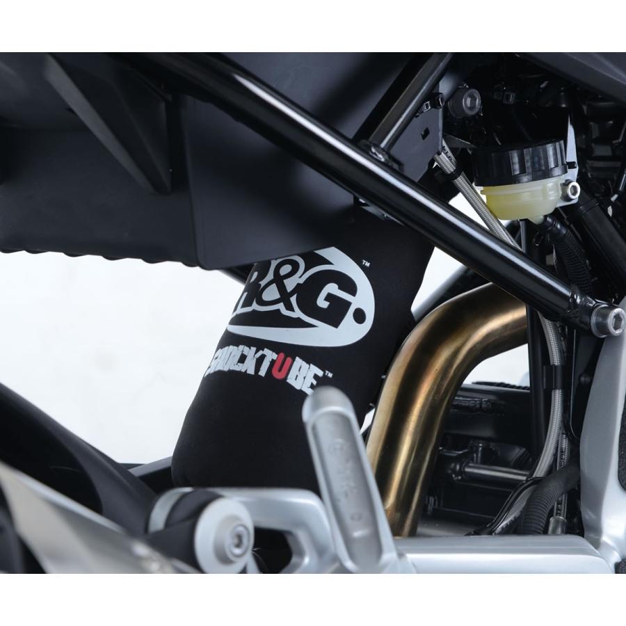 メーカー名：アールアンドジーメーカー品番：RG-SHOCK14BK販売備考：キャンセル不可商品です。色[カラー]：ブラック材質[素材]：CRネオプレンサイズ：27.94x27.94cm備考：キャンセル不可商品※取り付け、組み立ては信頼のおける整備士にご依頼下さい。 ※取り付けに関しては車体へ追加工が必要な場合があります。27.94 × 27.94cm Super Tenere1200、Himalayan (17-) ショックチューブ Shock Tube 100%CRネオプレンを結合し、防水加工したナイロン素材を用いた、Shocktubeはショックアブソーバを取り外す必要なく、 モノショックまたはツインショックサスペンションのほとんどのオートバイに装着することができます！ 道路からの雨水、雲泥をガードし、継続的にリアショックアブソーバーとスプリングを保護いたします。 サイズをご確認の上、ご選択ください。