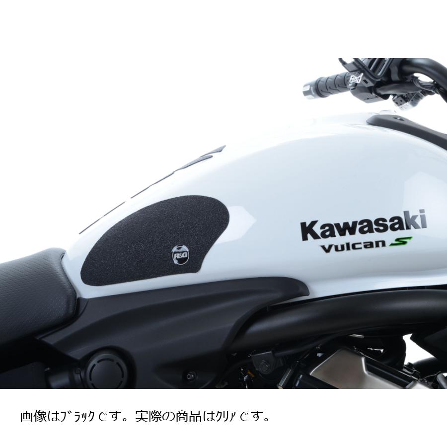 メーカー名：アールアンドジーメーカー品番：RG-EZRG424CLタンク周りに貼り付けることにより、表面の突起物が滑りを抑制し、確実にグリップして今まで以上にバイクをコントロールしやすくなります。販売備考：キャンセル不可商品です。2-Grip Kit適合情報：カワサキ[KAWASAKI] VULCAN S [バルカンS] 15-※取り付け、組み立ては信頼のおける整備士にご依頼下さい。 ※取り付けに関しては車体へ追加工が必要な場合があります。VULCAN S (15-)　Clear 2-Grip Kit ブリティッシュスーパーバイクシェアNO.1の使用率を誇るタンクトラクショングリップ。 タンク周りに貼り付けることにより、表面の突起物が滑りを抑制し、確実にグリップして今まで以上にバイクをコントロールしやすくなります。 また、衣類、レーシングスーツにダメージを与えにくい素材を使用しているため、安心してご使用いただけます。 国産車の各車種専用にカットされたパッケージ製品タイプです。
